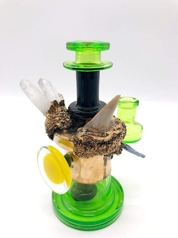 Smoke Station Water Pipe 20-Carat Gold Plated 20-Carat Gold-Plated Hand-Blown American Rig With a Shark Tooth